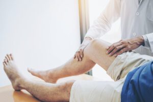 Knee Doctor consulting with patient Knee problems